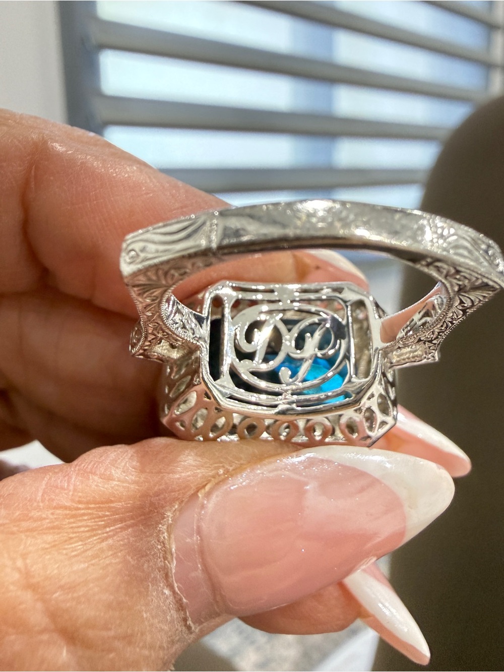 London Blue Topaz w/ Diamonds Statement Ring in 14 kt White gold 8 - Picture 11 of 12